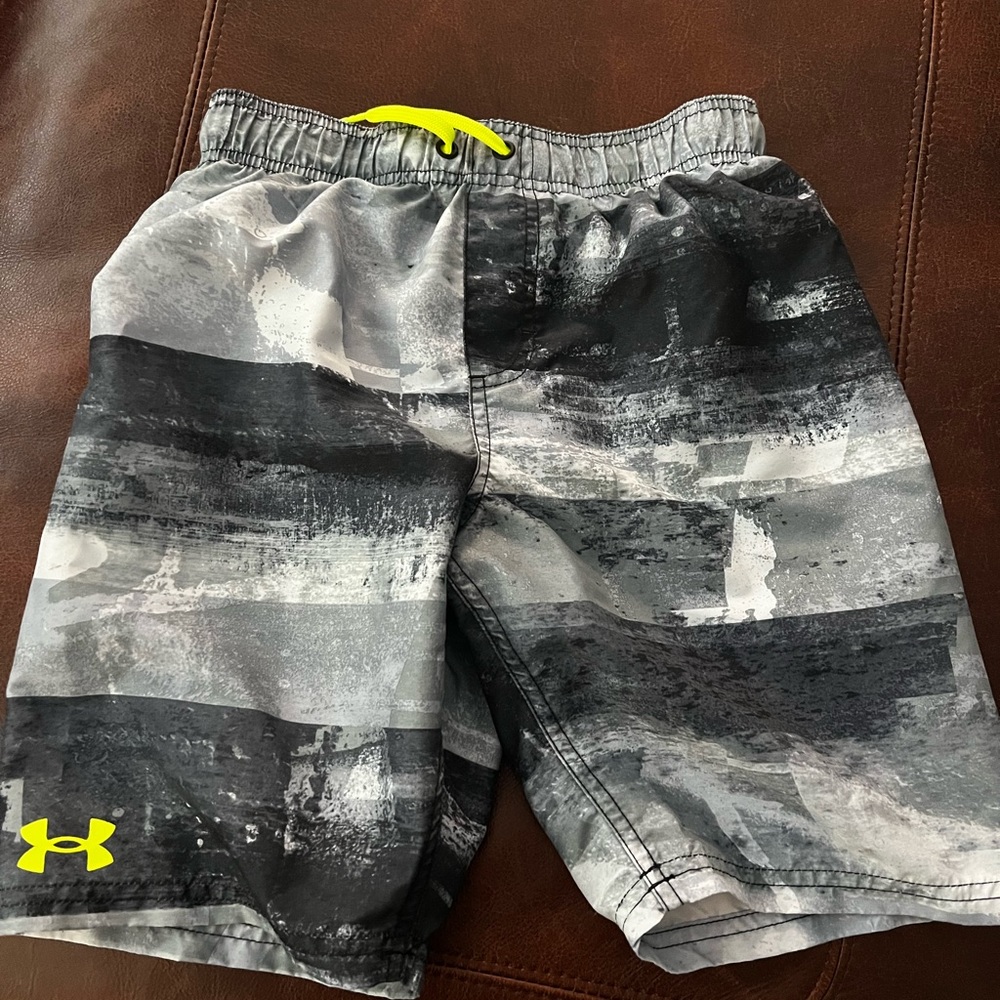 Boys Under Armour Swim Trunks. Size: Youth Medium